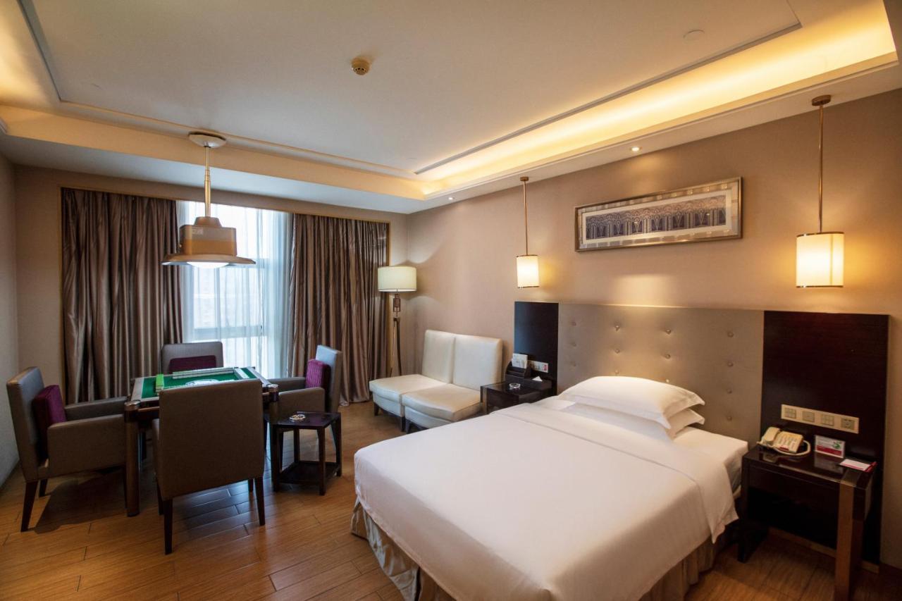 Ramada Yiyang Taojiang Hotel Екстериор снимка