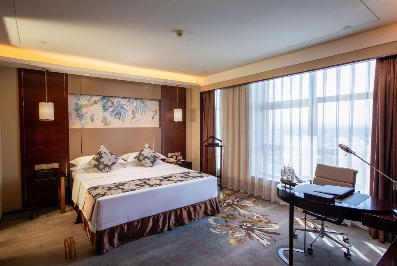 Ramada Yiyang Taojiang Hotel Екстериор снимка