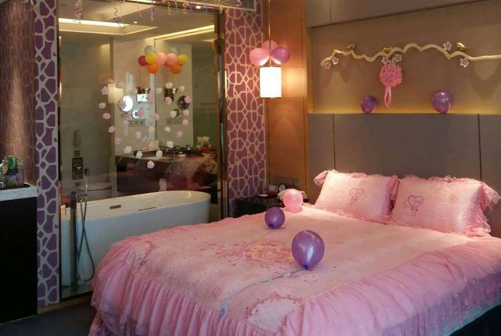 Ramada Yiyang Taojiang Hotel Стая снимка