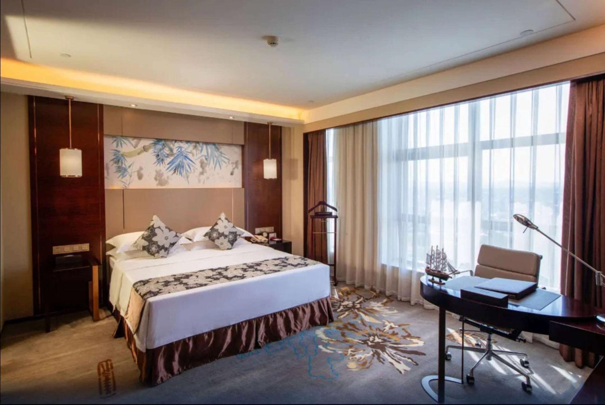 Ramada Yiyang Taojiang Hotel Екстериор снимка