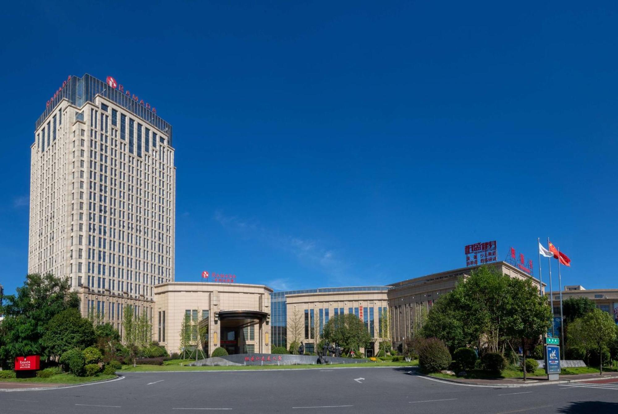 Ramada Yiyang Taojiang Hotel Екстериор снимка