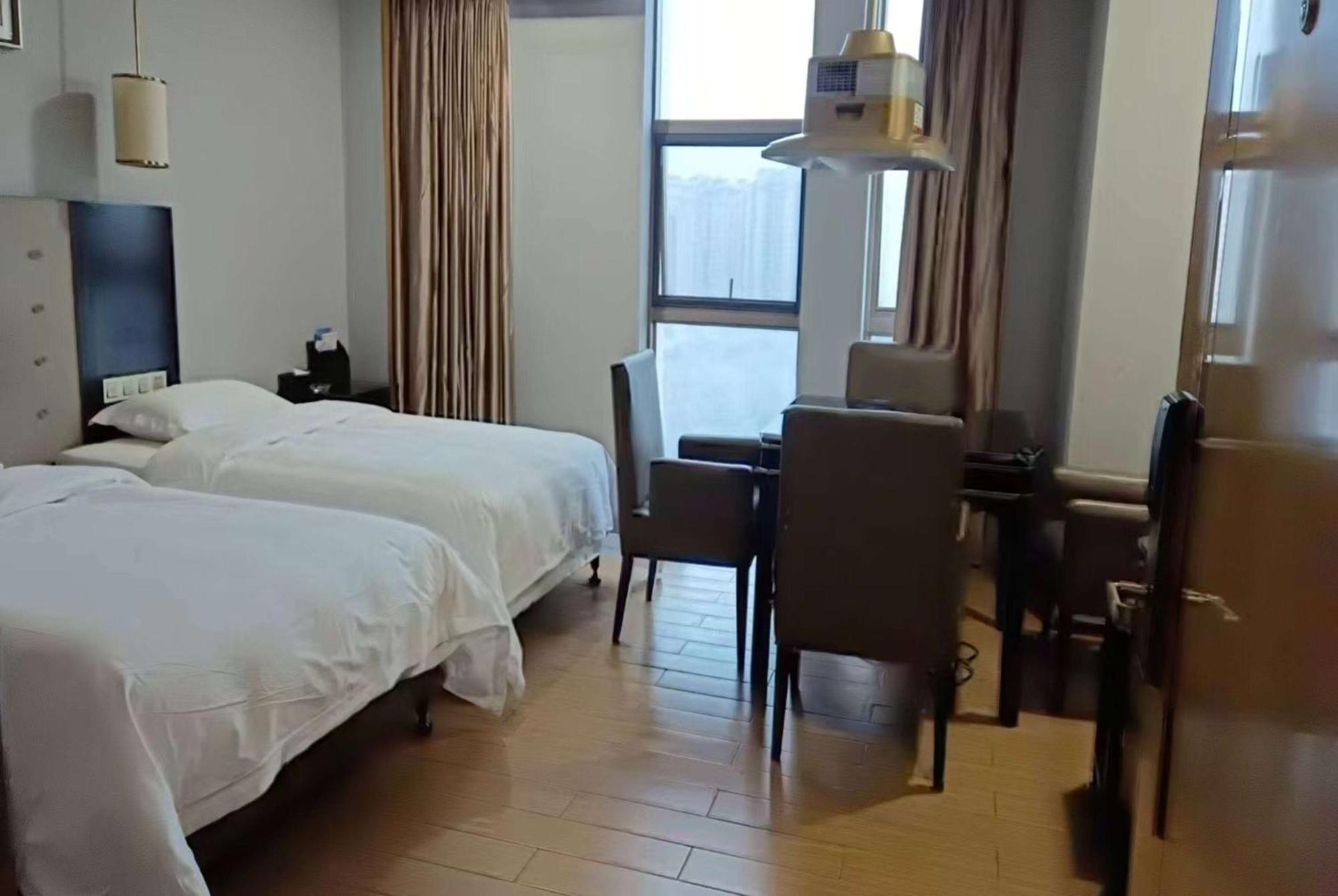 Ramada Yiyang Taojiang Hotel Екстериор снимка