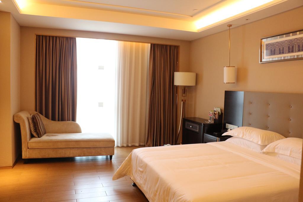 Ramada Yiyang Taojiang Hotel Екстериор снимка