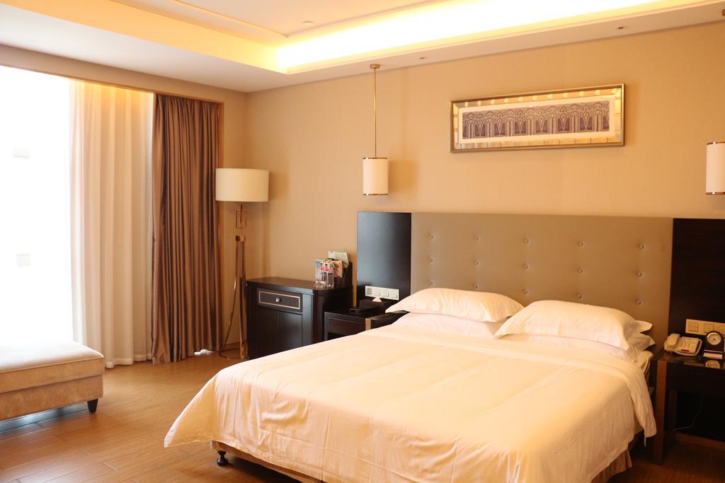 Ramada Yiyang Taojiang Hotel Екстериор снимка