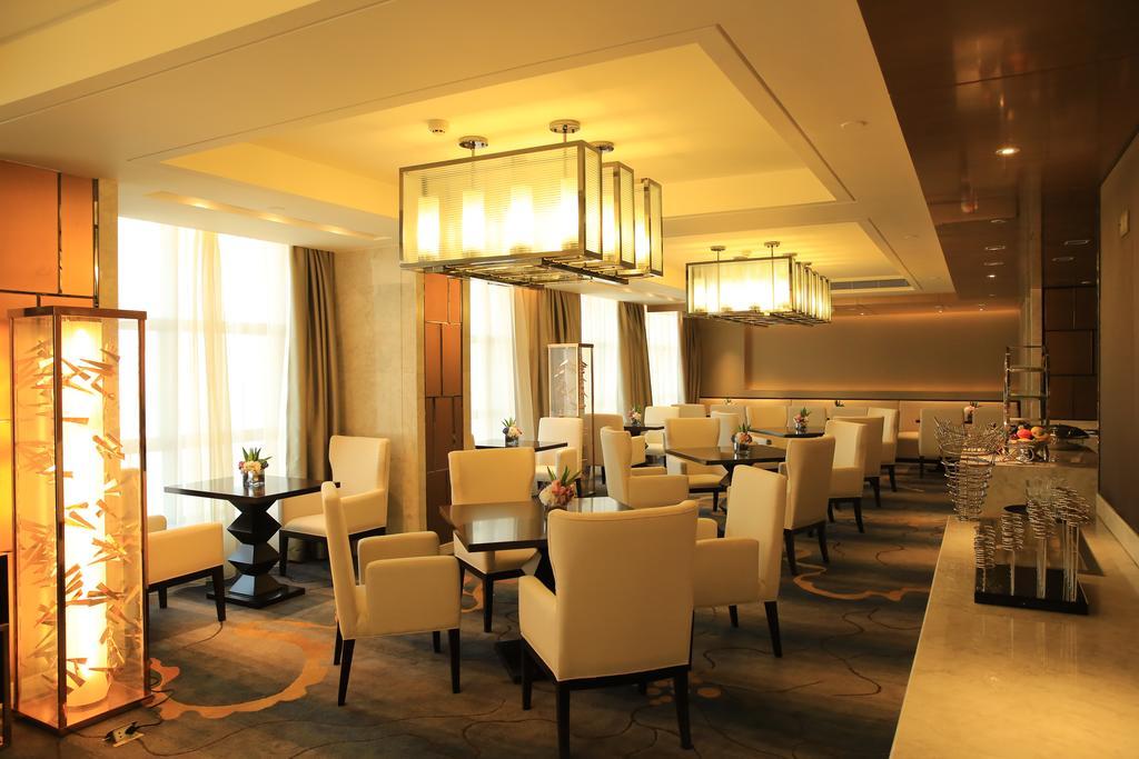 Ramada Yiyang Taojiang Hotel Екстериор снимка