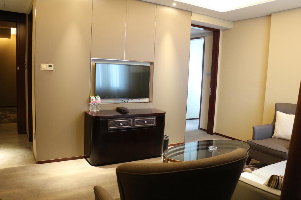 Ramada Yiyang Taojiang Hotel Екстериор снимка