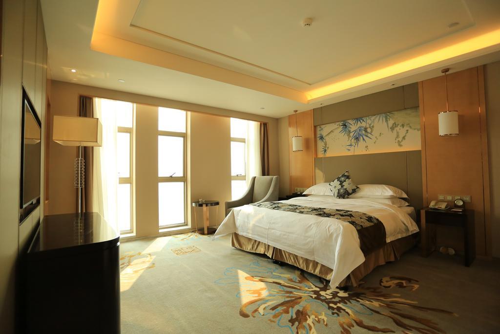 Ramada Yiyang Taojiang Hotel Екстериор снимка