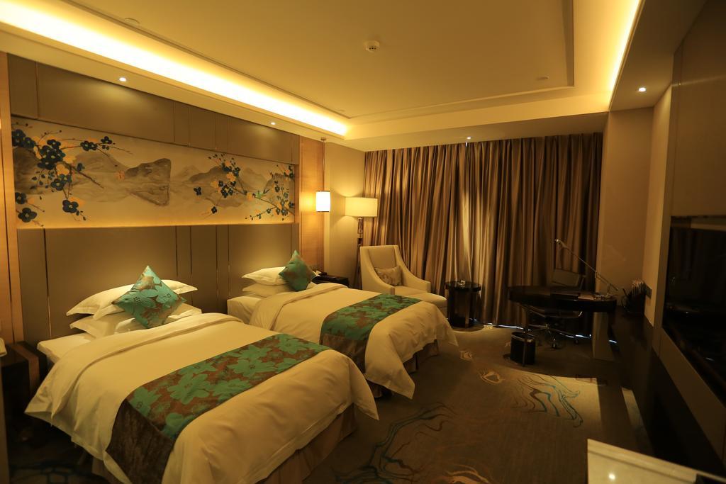 Ramada Yiyang Taojiang Hotel Екстериор снимка