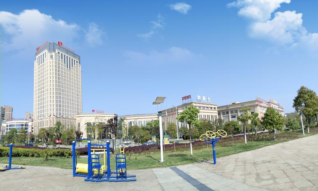Ramada Yiyang Taojiang Hotel Екстериор снимка