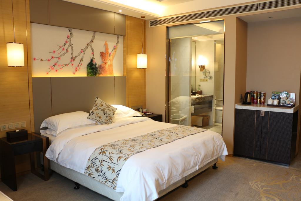 Ramada Yiyang Taojiang Hotel Екстериор снимка