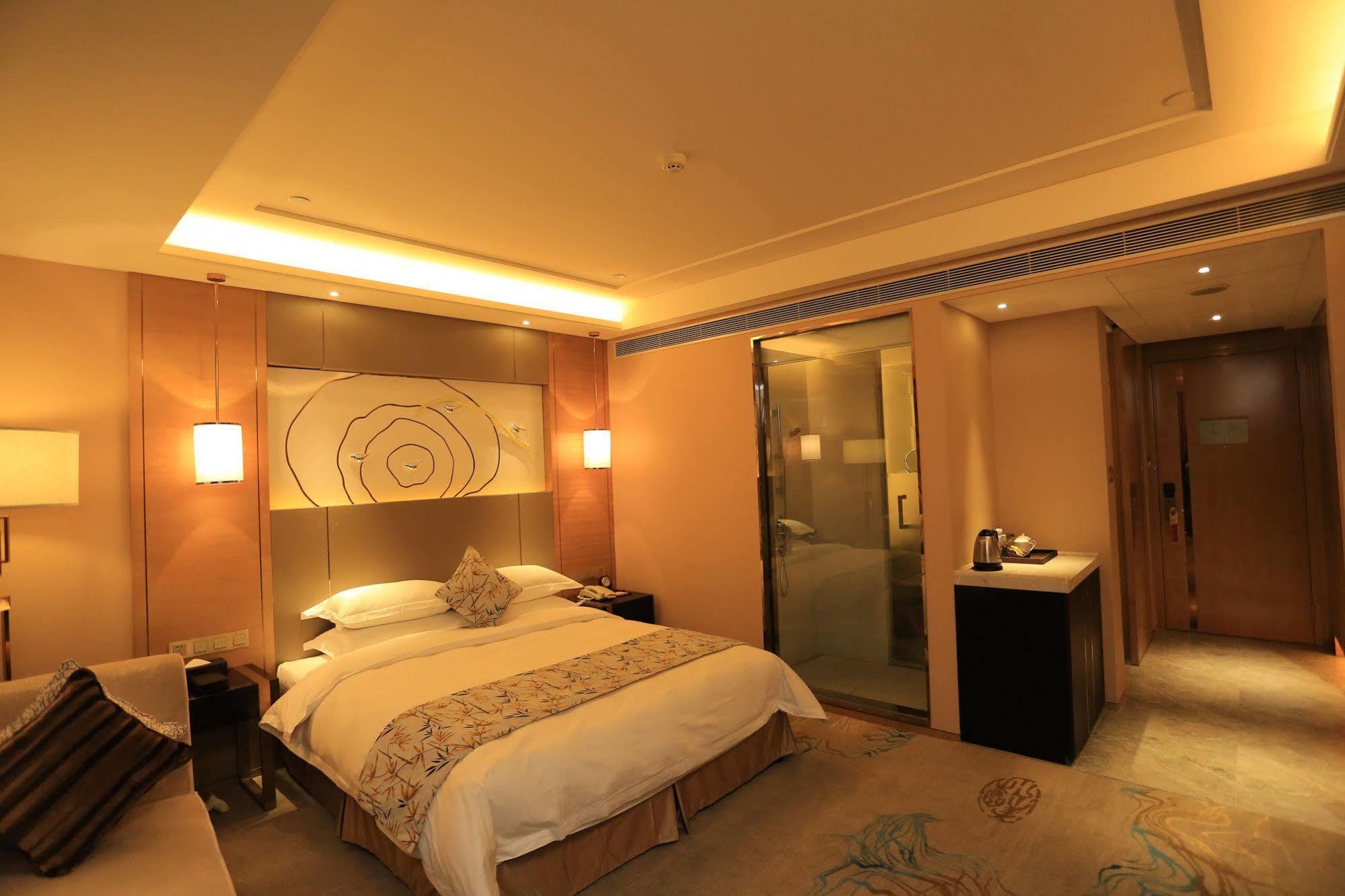 Ramada Yiyang Taojiang Hotel Екстериор снимка