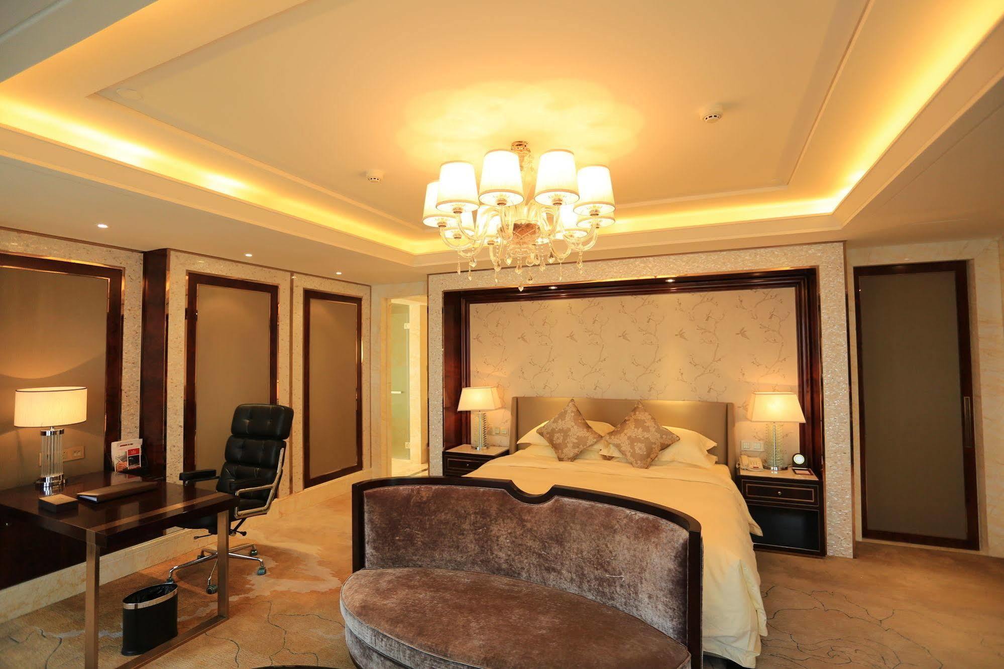 Ramada Yiyang Taojiang Hotel Екстериор снимка