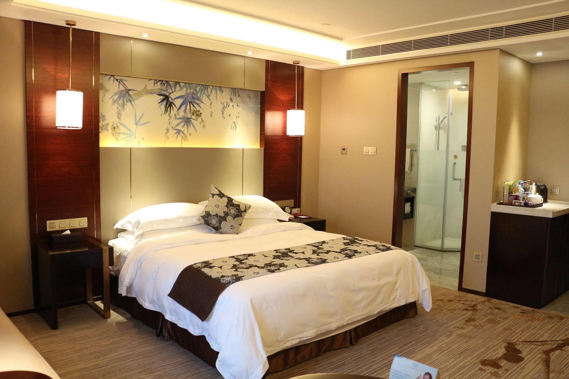 Ramada Yiyang Taojiang Hotel Екстериор снимка