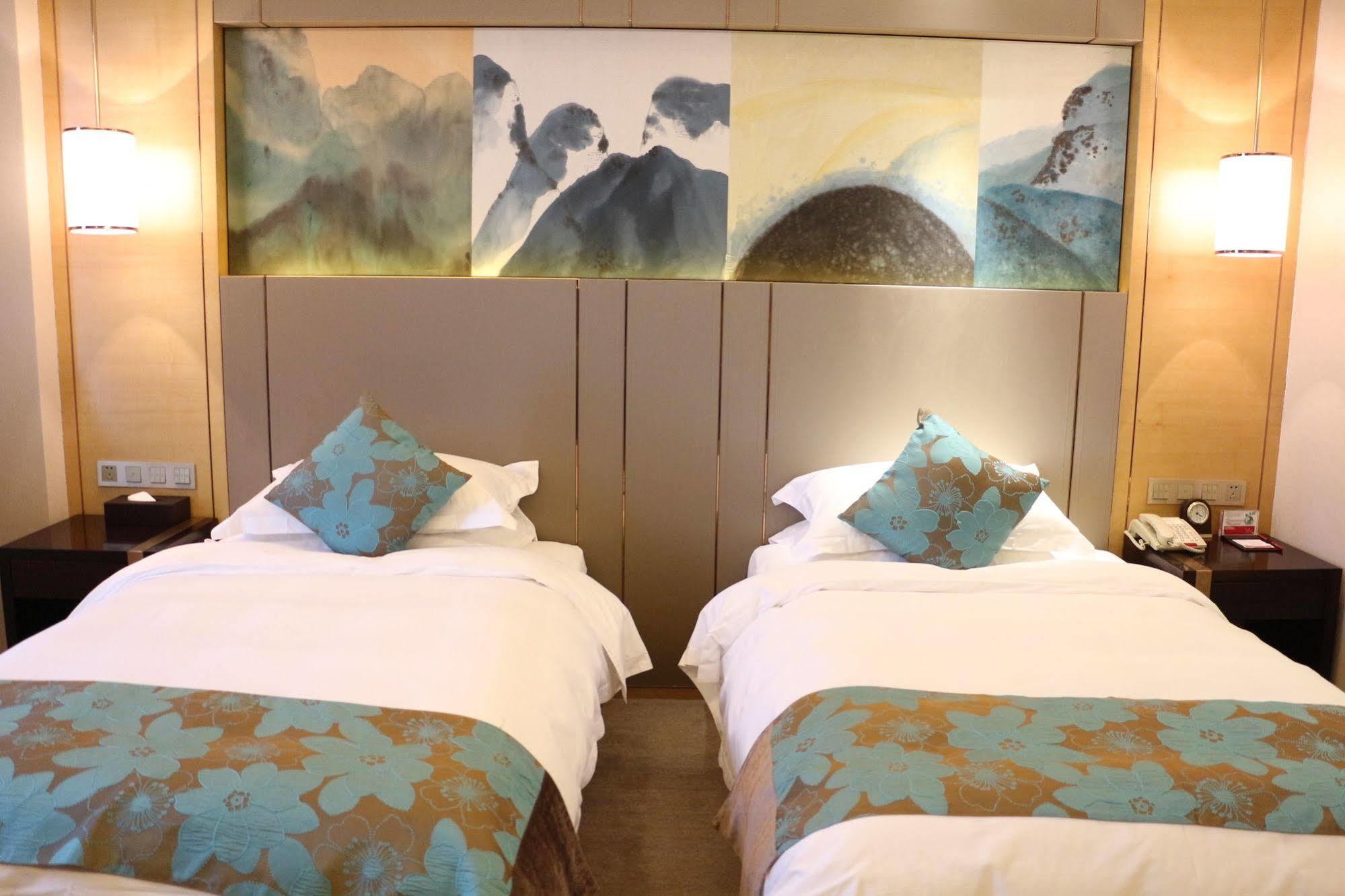 Ramada Yiyang Taojiang Hotel Екстериор снимка
