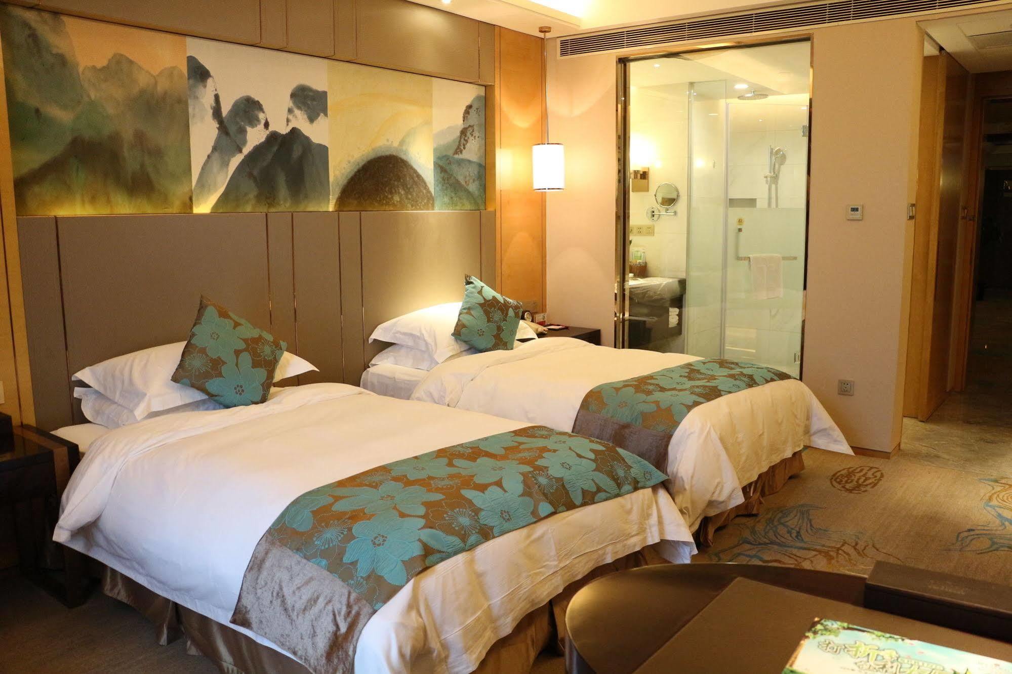 Ramada Yiyang Taojiang Hotel Екстериор снимка