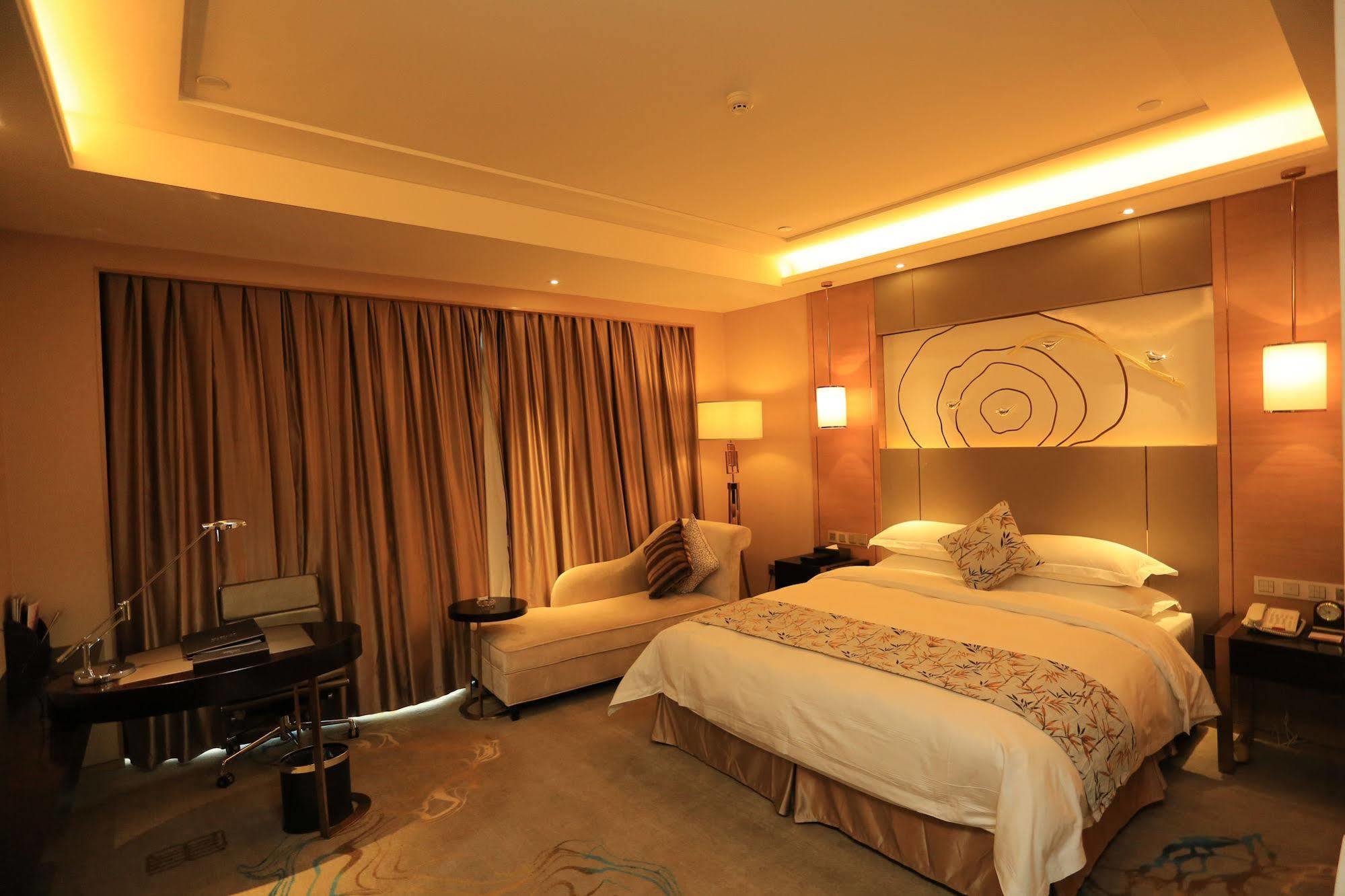 Ramada Yiyang Taojiang Hotel Екстериор снимка