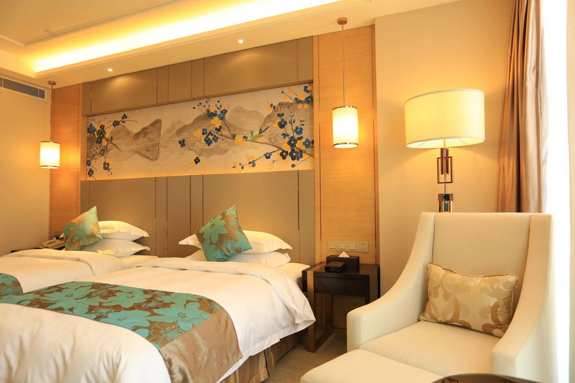 Ramada Yiyang Taojiang Hotel Екстериор снимка
