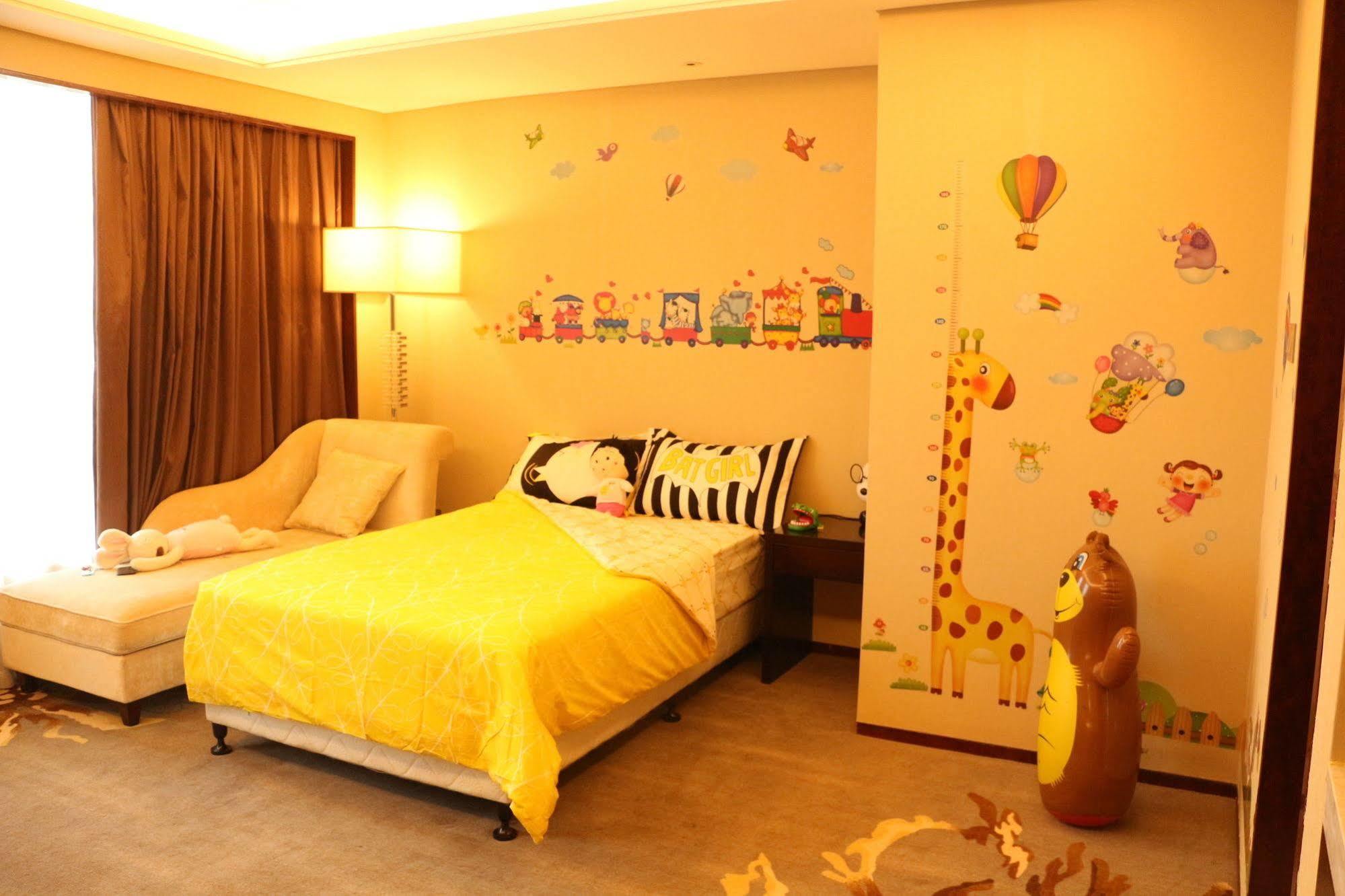 Ramada Yiyang Taojiang Hotel Екстериор снимка